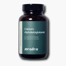 Calcium-Alphaketoglutarat Kapseln von neotes in Braunglasflasche als Produktfoto auf hellem Hintergrund