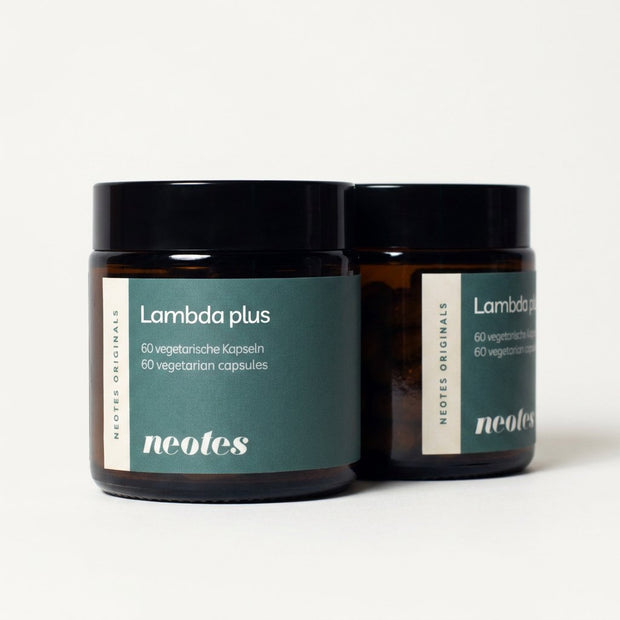 Zwei Tiegel Lambda plus als 30-Tage-Routine