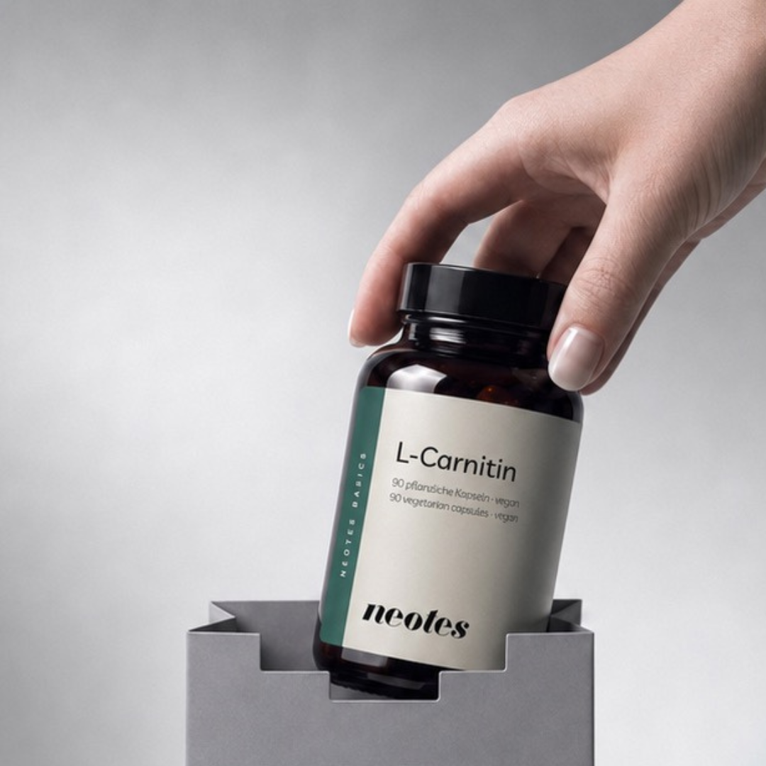 L‑Carnitin ist eine körpereigene Verbindung, die vor allem in Geweben mit hohem Energieumsatz, insbesondere in der Muskulatur, vorkommt.