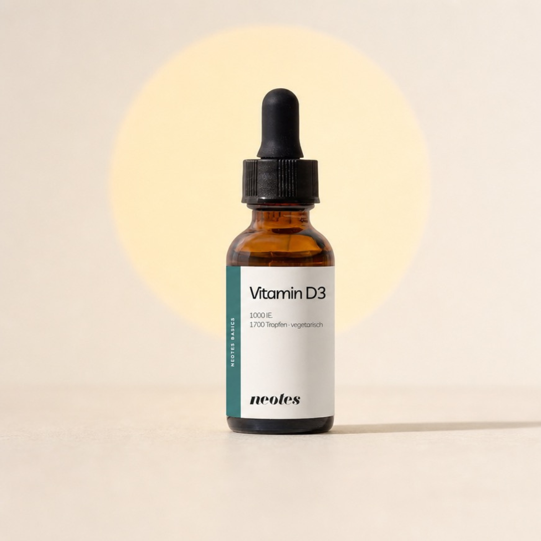 Vitamin D3 Öl von neotes als Packshot mit Lichtkreis und hellem Hintergrund